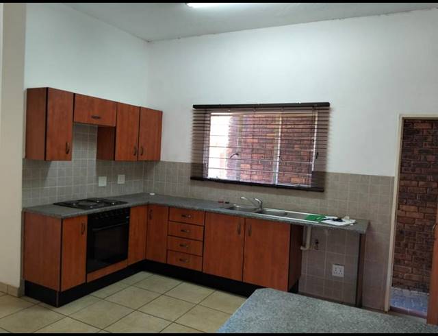 3 BEDROOM TOWNHOUSE FOR SALE IN ALBERTON NORTH